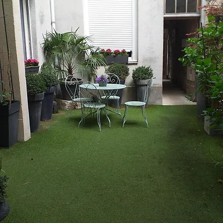 1 Hyper Centre Avec Jardins *